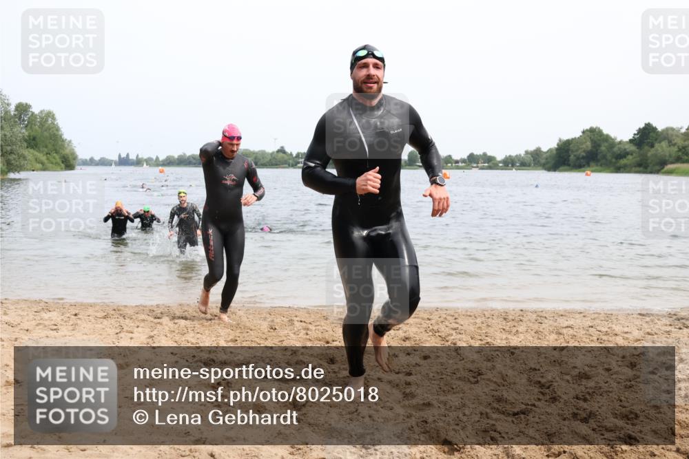 15.06.2025 - 27. Vierlanden-Triathlon Lena Gebhardt http://msf.ph/oto/8025018 15.06.2025 10:56:46 Schwimmen 642, 651, 685, 688, 691, 755 meine-sportfotos.de