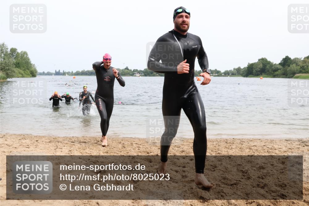 15.06.2025 - 27. Vierlanden-Triathlon Lena Gebhardt http://msf.ph/oto/8025023 15.06.2025 10:56:46 Schwimmen 642, 651, 685, 688, 691, 755 meine-sportfotos.de