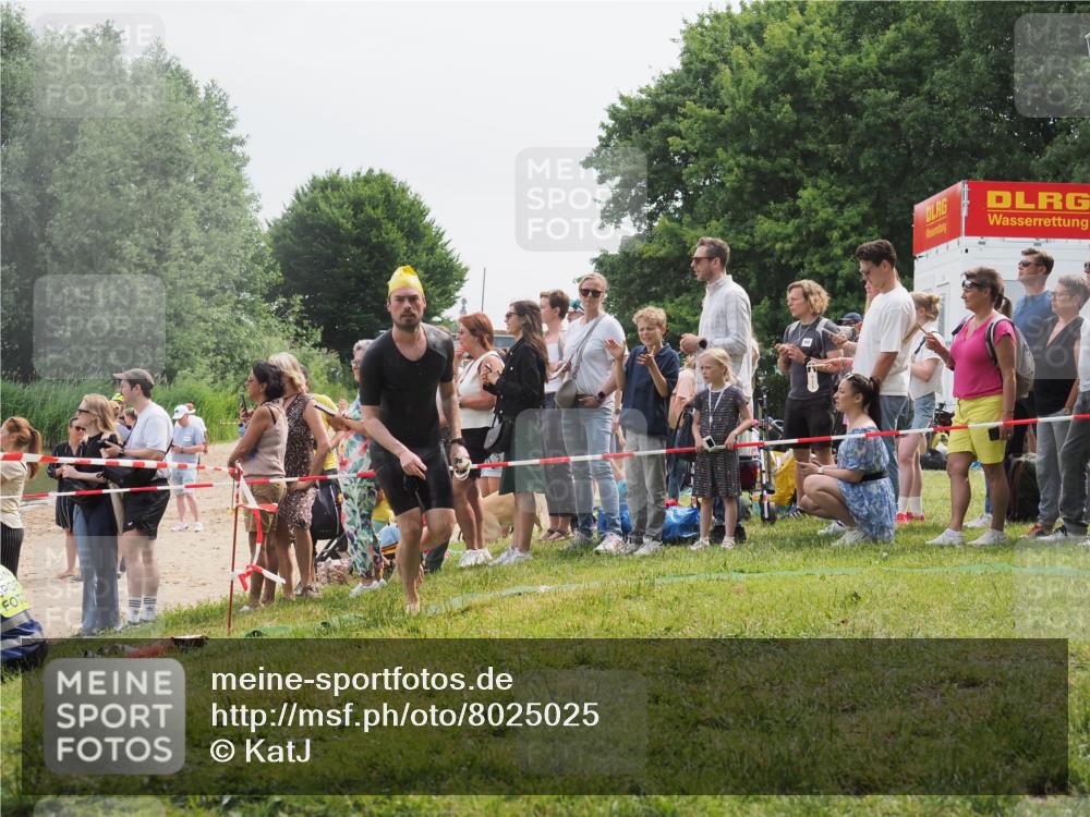 15.06.2025 - 27. Vierlanden-Triathlon KatJ http://msf.ph/oto/8025025 15.06.2025 10:58:19 Schwimmen 710, 762, 769 meine-sportfotos.de