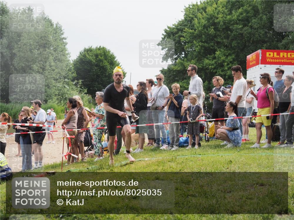 15.06.2025 - 27. Vierlanden-Triathlon KatJ http://msf.ph/oto/8025035 15.06.2025 10:58:19 Schwimmen 710, 762, 769 meine-sportfotos.de