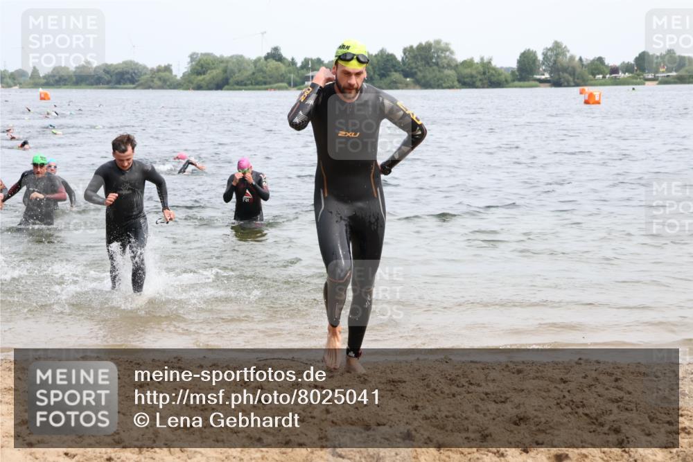 15.06.2025 - 27. Vierlanden-Triathlon Lena Gebhardt http://msf.ph/oto/8025041 15.06.2025 10:56:49 Schwimmen 642, 651, 685, 688, 691, 711, 718, 755 meine-sportfotos.de