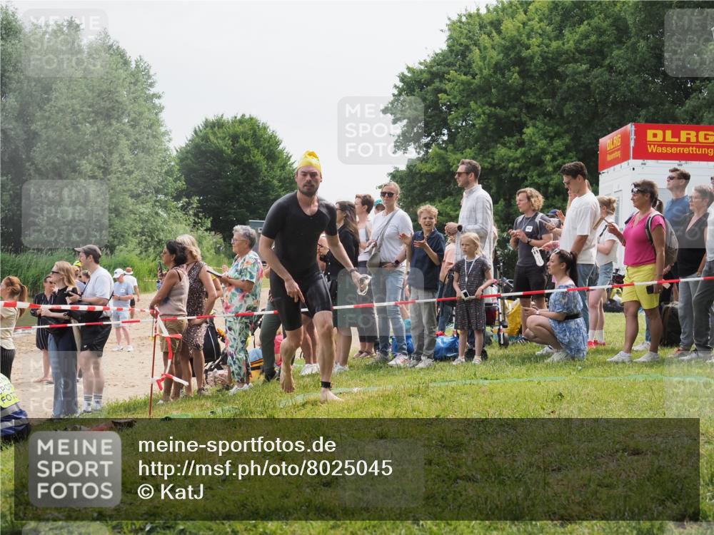 15.06.2025 - 27. Vierlanden-Triathlon KatJ http://msf.ph/oto/8025045 15.06.2025 10:58:19 Schwimmen 710, 762, 769 meine-sportfotos.de