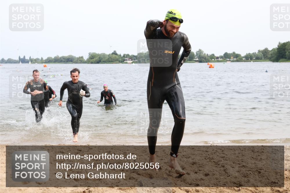 15.06.2025 - 27. Vierlanden-Triathlon Lena Gebhardt http://msf.ph/oto/8025056 15.06.2025 10:56:50 Schwimmen 642, 651, 654, 688, 691, 711, 718, 755 meine-sportfotos.de