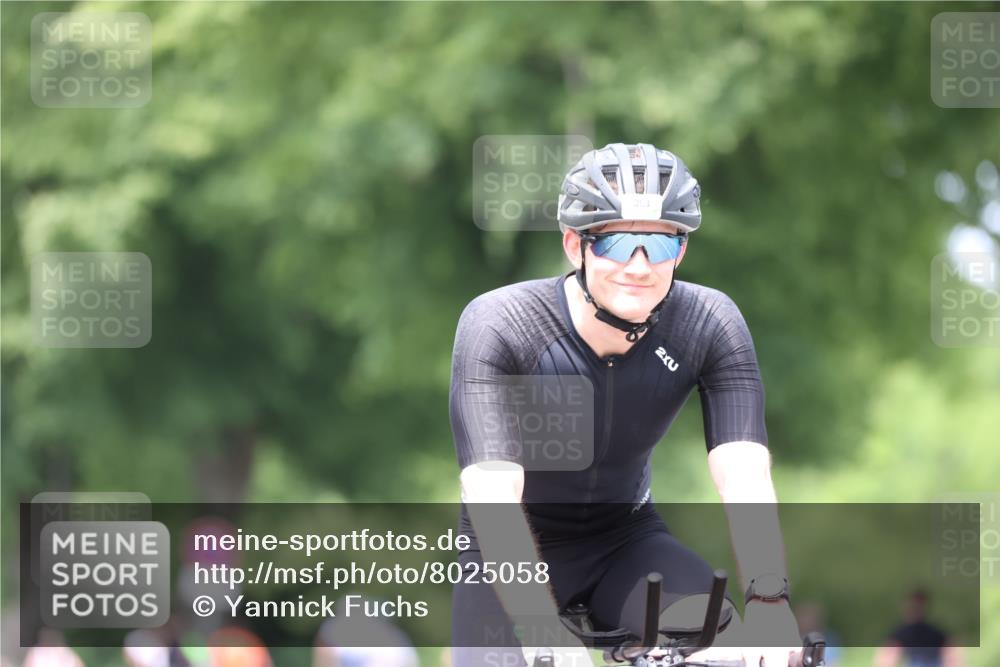 15.06.2025 - 7 Türme Triathlon Yannick Fuchs http://msf.ph/oto/8025058 15.06.2025 13:38:48 Radfahren 303 meine-sportfotos.de