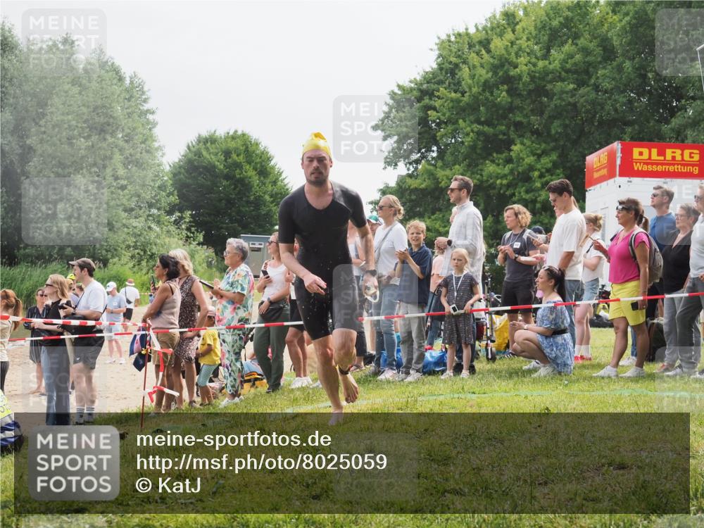 15.06.2025 - 27. Vierlanden-Triathlon KatJ http://msf.ph/oto/8025059 15.06.2025 10:58:20 Schwimmen 710, 762, 769 meine-sportfotos.de