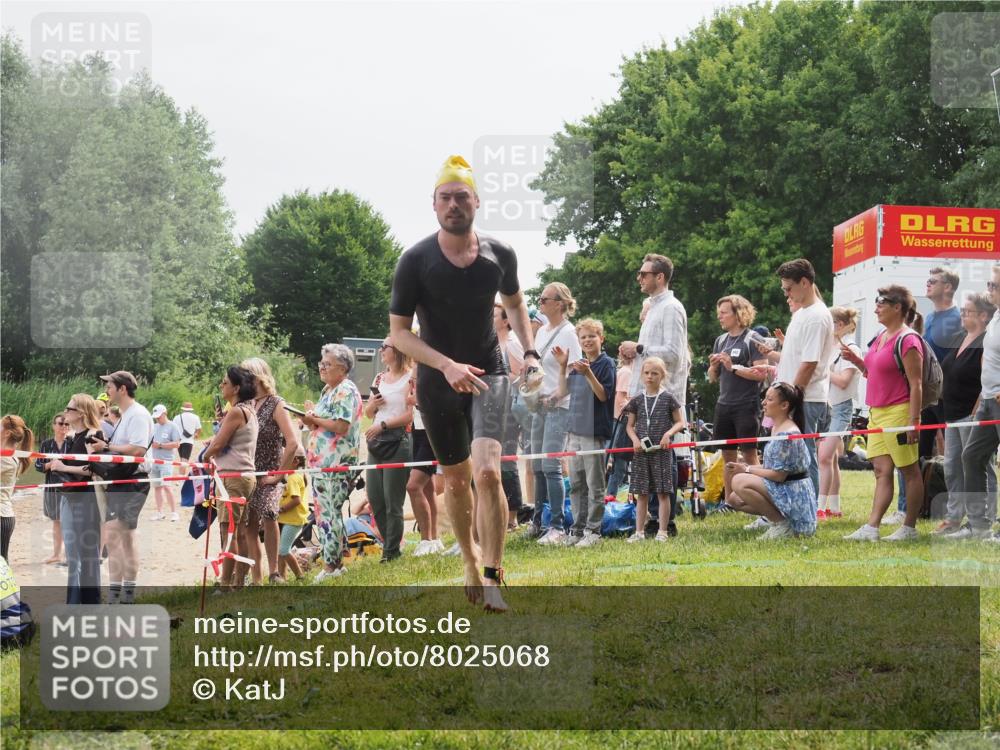 15.06.2025 - 27. Vierlanden-Triathlon KatJ http://msf.ph/oto/8025068 15.06.2025 10:58:20 Schwimmen 710, 762, 769 meine-sportfotos.de