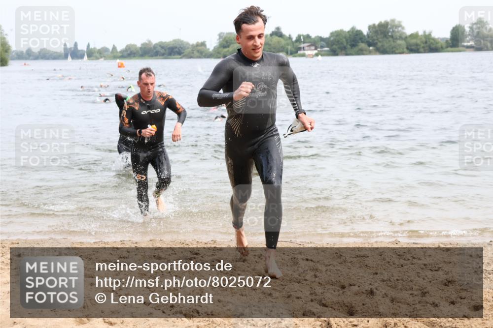 15.06.2025 - 27. Vierlanden-Triathlon Lena Gebhardt http://msf.ph/oto/8025072 15.06.2025 10:56:51 Schwimmen 642, 651, 654, 688, 691, 711, 718, 755 meine-sportfotos.de