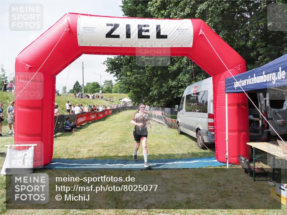 21.06.2025 - 27. Vierlanden-Triathlon MichiJ http://msf.ph/oto/8025077 15.06.2026 11:54:19 Ziel 474 meine-sportfotos.de