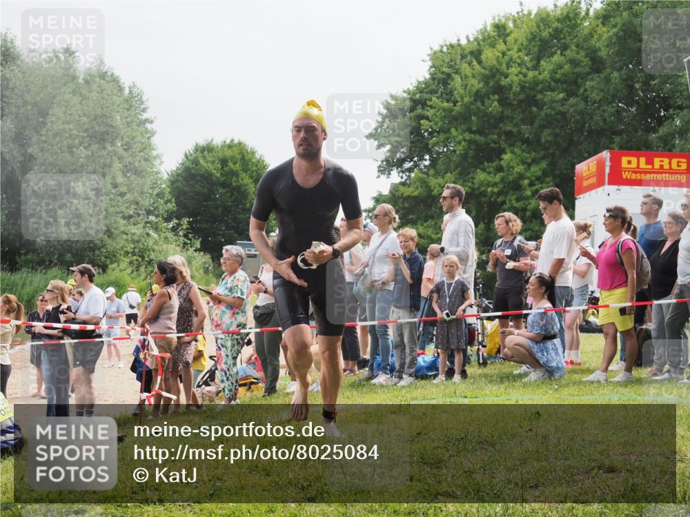 15.06.2025 - 27. Vierlanden-Triathlon KatJ http://msf.ph/oto/8025084 15.06.2025 10:58:20 Schwimmen 710, 762, 769 meine-sportfotos.de