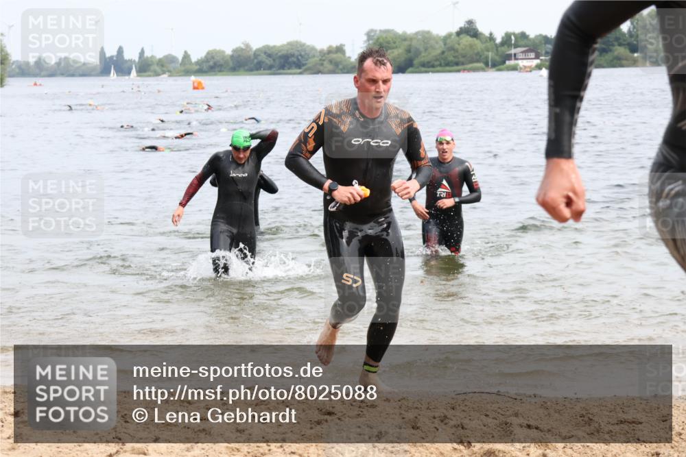15.06.2025 - 27. Vierlanden-Triathlon Lena Gebhardt http://msf.ph/oto/8025088 15.06.2025 10:56:52 Schwimmen 642, 651, 654, 688, 691, 711, 718, 755 meine-sportfotos.de