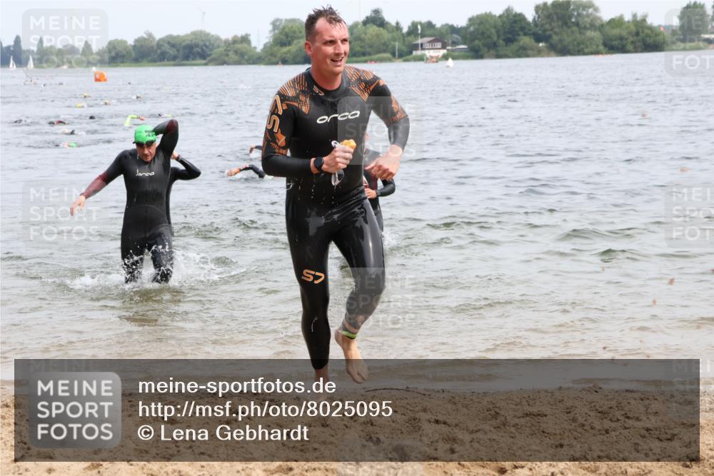 15.06.2025 - 27. Vierlanden-Triathlon Lena Gebhardt http://msf.ph/oto/8025095 15.06.2025 10:56:53 Schwimmen 642, 651, 654, 688, 691, 711, 718, 755 meine-sportfotos.de