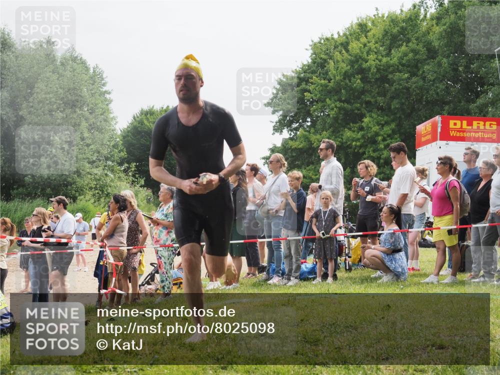 15.06.2025 - 27. Vierlanden-Triathlon KatJ http://msf.ph/oto/8025098 15.06.2025 10:58:21 Schwimmen 710, 762, 769 meine-sportfotos.de