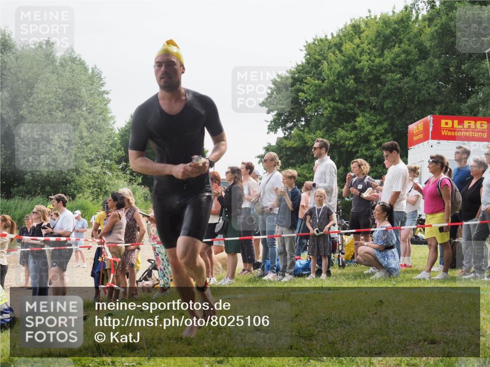 15.06.2025 - 27. Vierlanden-Triathlon KatJ http://msf.ph/oto/8025106 15.06.2025 10:58:21 Schwimmen 710, 762, 769 meine-sportfotos.de