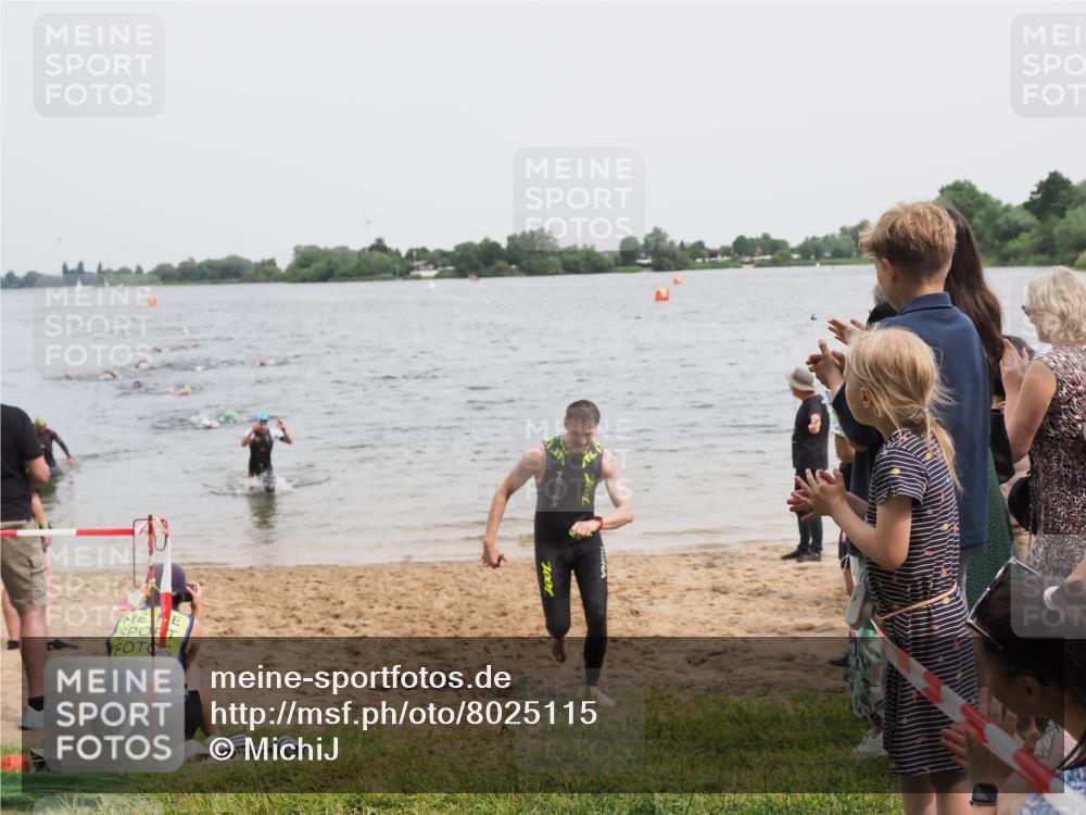 21.06.2025 - 27. Vierlanden-Triathlon MichiJ http://msf.ph/oto/8025115 15.06.2026 10:56:12 Schwimmen 702, 716, 730, 733 meine-sportfotos.de