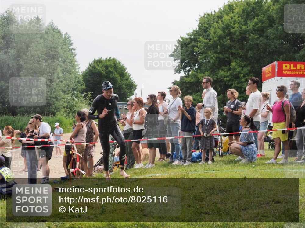 15.06.2025 - 27. Vierlanden-Triathlon KatJ http://msf.ph/oto/8025116 15.06.2025 10:58:24 Schwimmen 643, 710, 741, 769 meine-sportfotos.de