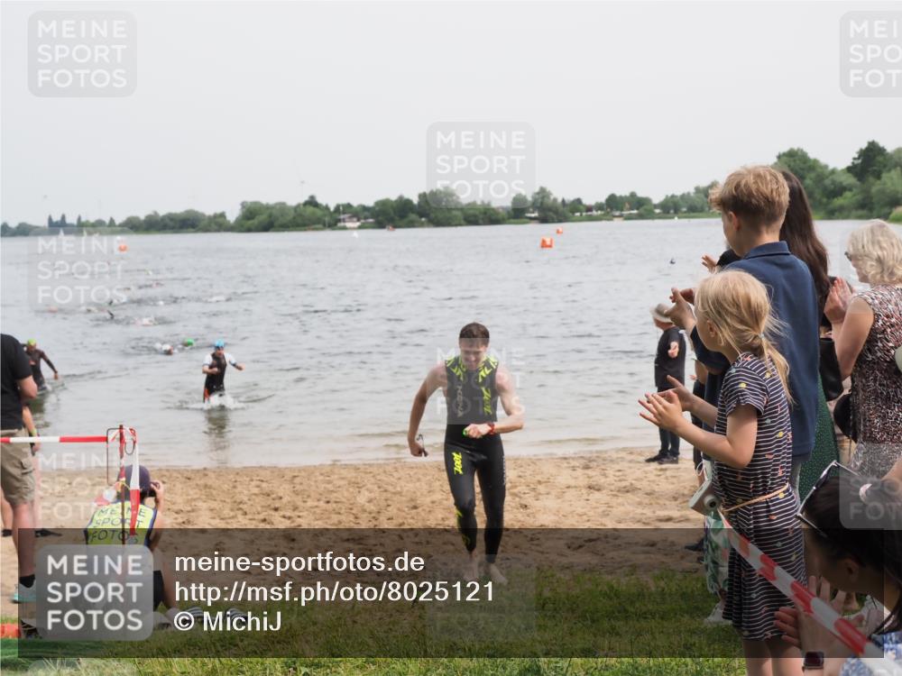 21.06.2025 - 27. Vierlanden-Triathlon MichiJ http://msf.ph/oto/8025121 15.06.2026 10:56:12 Schwimmen 702, 716, 730, 733 meine-sportfotos.de