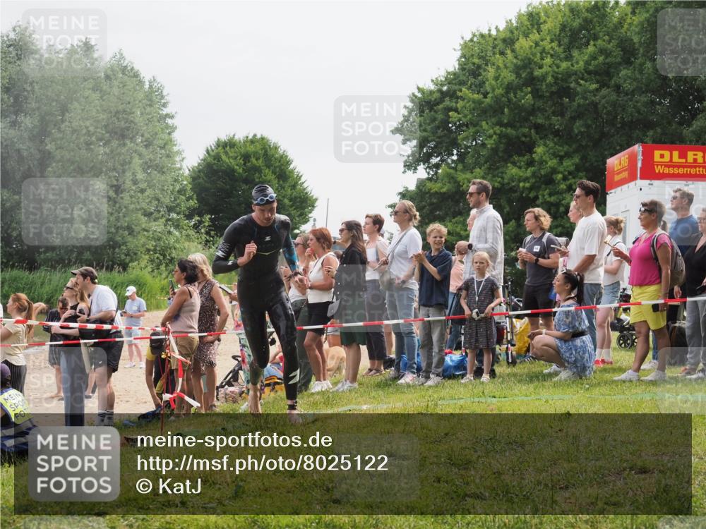 15.06.2025 - 27. Vierlanden-Triathlon KatJ http://msf.ph/oto/8025122 15.06.2025 10:58:24 Schwimmen 643, 710, 741, 769 meine-sportfotos.de