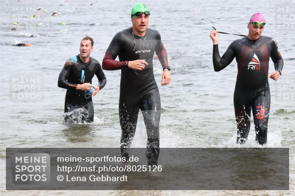 15.06.2025 - 27. Vierlanden-Triathlon Lena Gebhardt http://msf.ph/oto/8025126 15.06.2025 10:56:54 Schwimmen 642, 651, 654, 688, 691, 711, 718, 755 meine-sportfotos.de