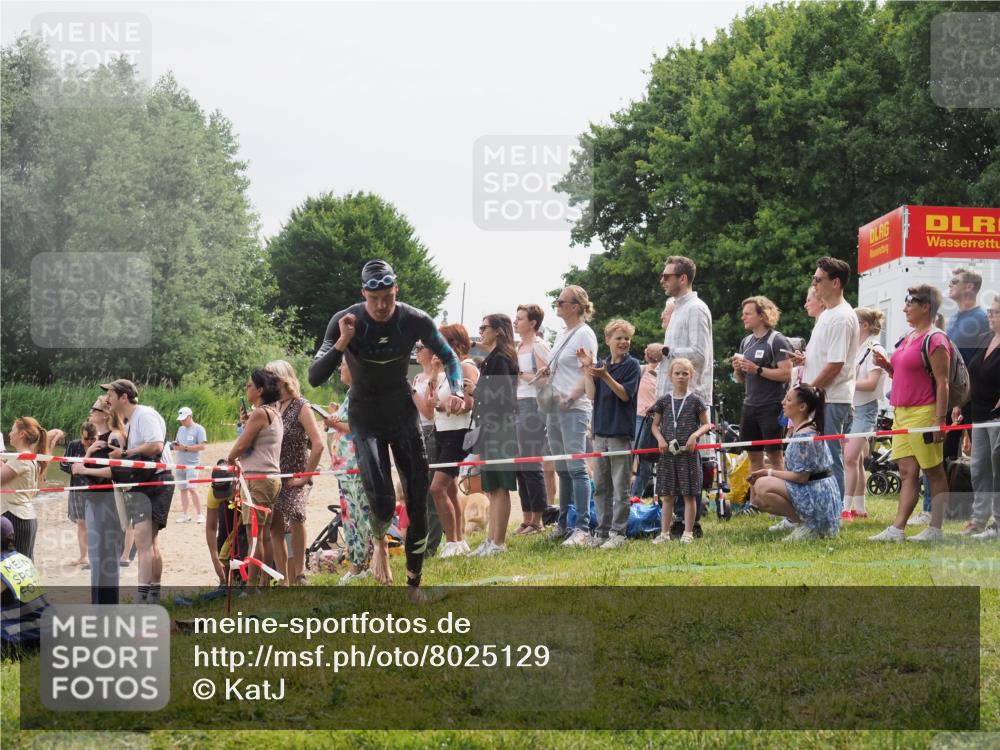 15.06.2025 - 27. Vierlanden-Triathlon KatJ http://msf.ph/oto/8025129 15.06.2025 10:58:24 Schwimmen 643, 710, 741, 769 meine-sportfotos.de