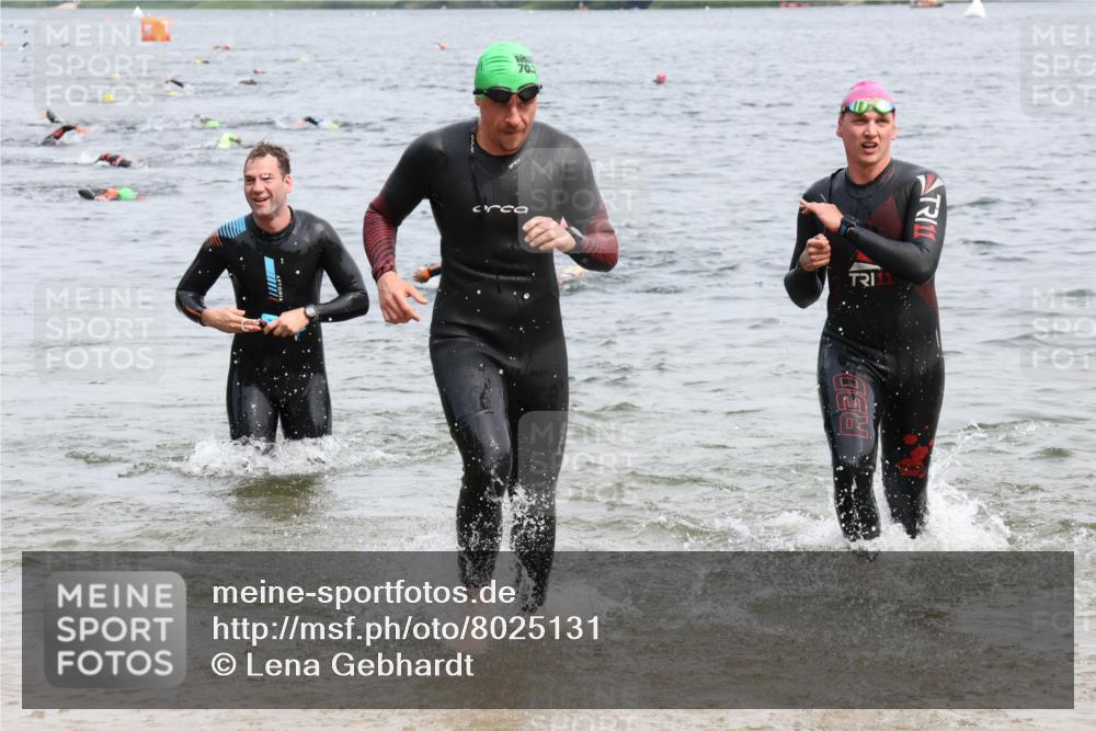 15.06.2025 - 27. Vierlanden-Triathlon Lena Gebhardt http://msf.ph/oto/8025131 15.06.2025 10:56:55 Schwimmen 642, 651, 654, 688, 691, 711, 718, 755 meine-sportfotos.de