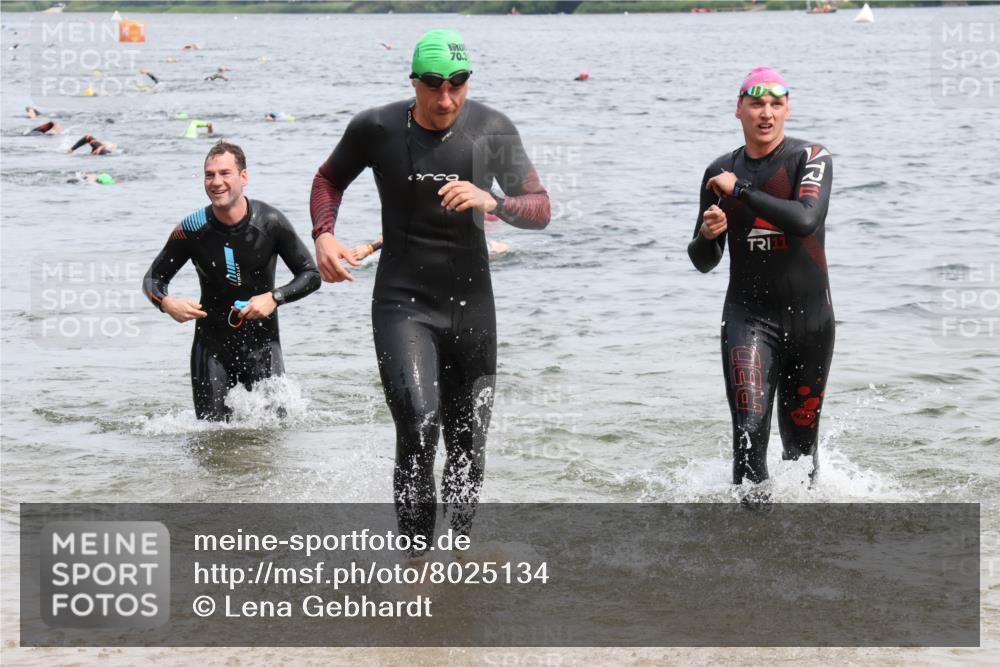 15.06.2025 - 27. Vierlanden-Triathlon Lena Gebhardt http://msf.ph/oto/8025134 15.06.2025 10:56:55 Schwimmen 642, 651, 654, 688, 691, 711, 718, 755 meine-sportfotos.de