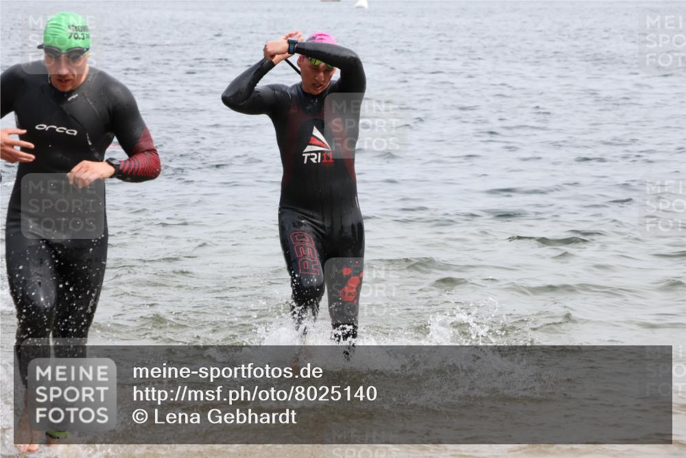 15.06.2025 - 27. Vierlanden-Triathlon Lena Gebhardt http://msf.ph/oto/8025140 15.06.2025 10:56:55 Schwimmen 642, 651, 654, 688, 691, 711, 718, 755 meine-sportfotos.de