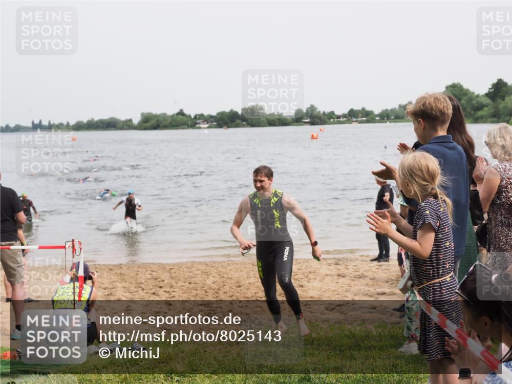 21.06.2025 - 27. Vierlanden-Triathlon MichiJ http://msf.ph/oto/8025143 15.06.2026 10:56:13 Schwimmen 702, 716, 730 meine-sportfotos.de