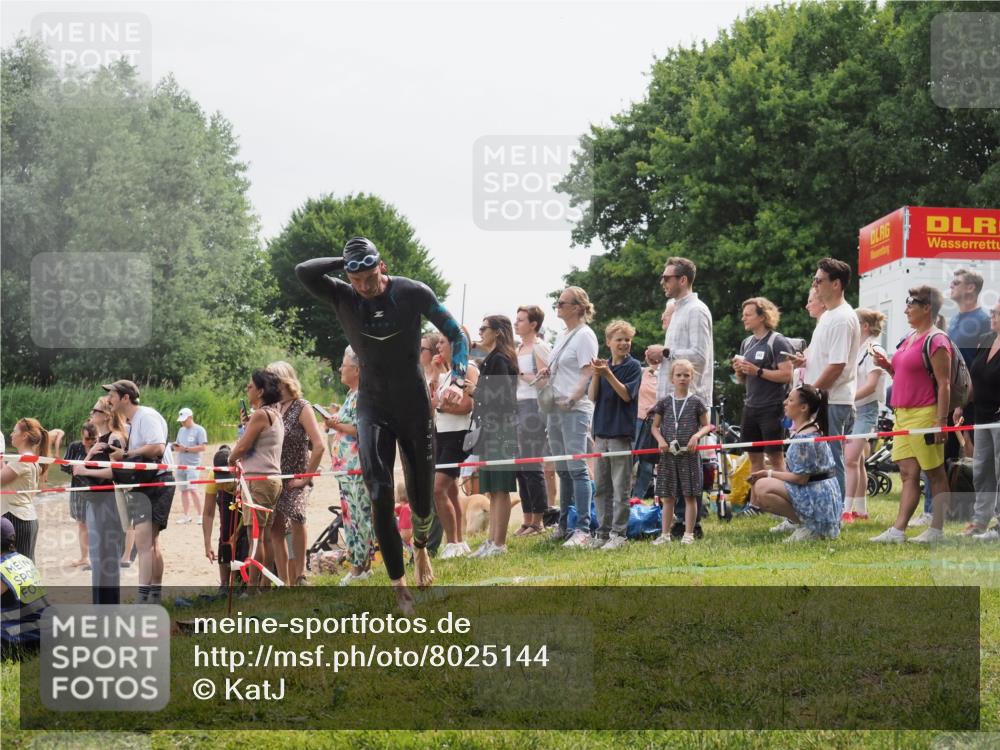 15.06.2025 - 27. Vierlanden-Triathlon KatJ http://msf.ph/oto/8025144 15.06.2025 10:58:24 Schwimmen 643, 710, 741, 769 meine-sportfotos.de