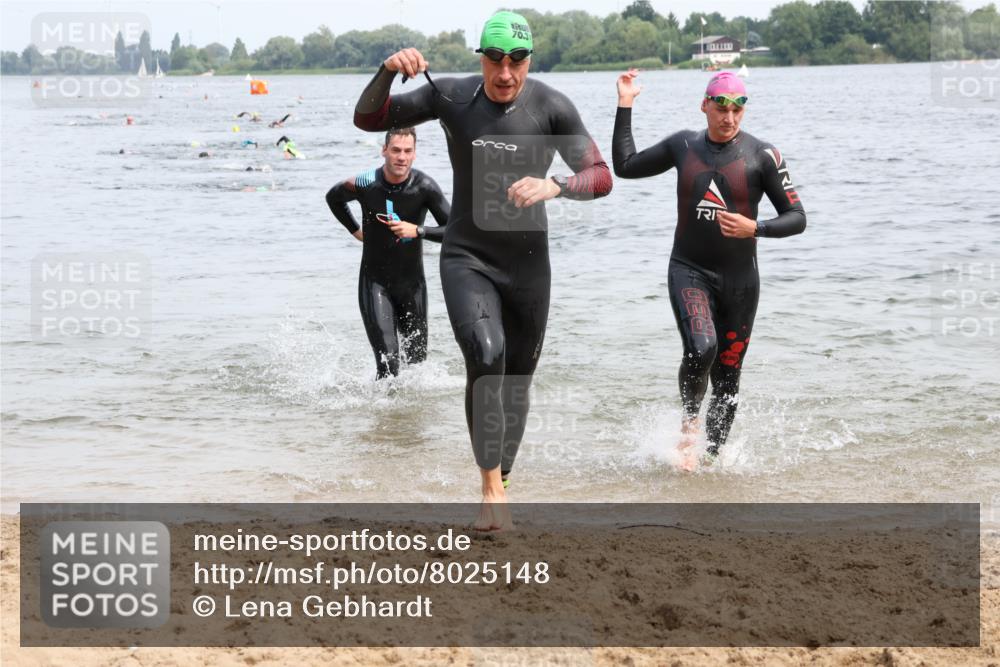 15.06.2025 - 27. Vierlanden-Triathlon Lena Gebhardt http://msf.ph/oto/8025148 15.06.2025 10:56:56 Schwimmen 642, 651, 654, 688, 711, 718, 755 meine-sportfotos.de