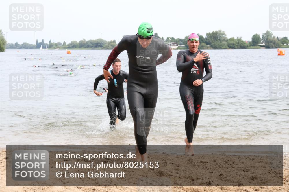 15.06.2025 - 27. Vierlanden-Triathlon Lena Gebhardt http://msf.ph/oto/8025153 15.06.2025 10:56:57 Schwimmen 642, 651, 654, 688, 711, 718, 755 meine-sportfotos.de