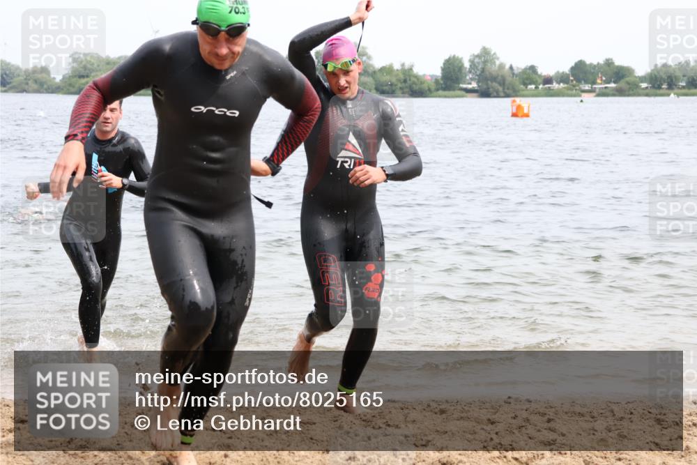 15.06.2025 - 27. Vierlanden-Triathlon Lena Gebhardt http://msf.ph/oto/8025165 15.06.2025 10:56:58 Schwimmen 642, 651, 654, 688, 711, 718, 755 meine-sportfotos.de