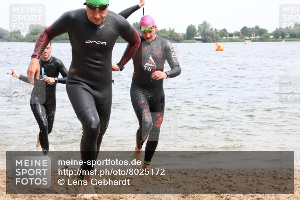 15.06.2025 - 27. Vierlanden-Triathlon Lena Gebhardt http://msf.ph/oto/8025172 15.06.2025 10:56:58 Schwimmen 642, 651, 654, 688, 711, 718, 755 meine-sportfotos.de