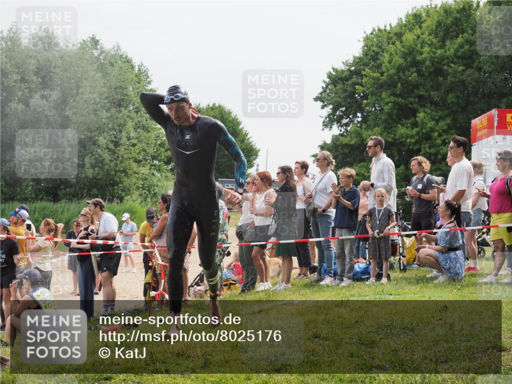 15.06.2025 - 27. Vierlanden-Triathlon KatJ http://msf.ph/oto/8025176 15.06.2025 10:58:25 Schwimmen 643, 710, 741, 769 meine-sportfotos.de