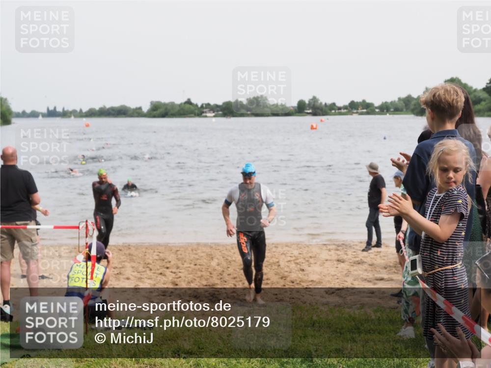 21.06.2025 - 27. Vierlanden-Triathlon MichiJ http://msf.ph/oto/8025179 15.06.2026 10:56:19 Schwimmen 702, 716, 730 meine-sportfotos.de