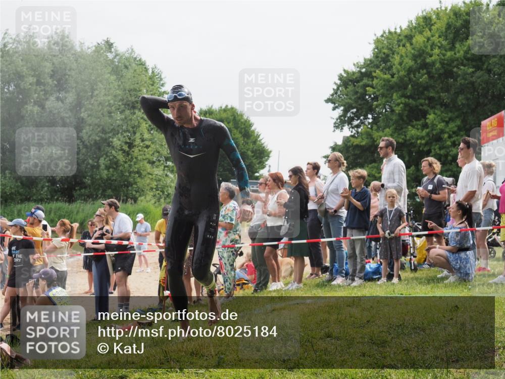 15.06.2025 - 27. Vierlanden-Triathlon KatJ http://msf.ph/oto/8025184 15.06.2025 10:58:25 Schwimmen 643, 710, 741, 769 meine-sportfotos.de