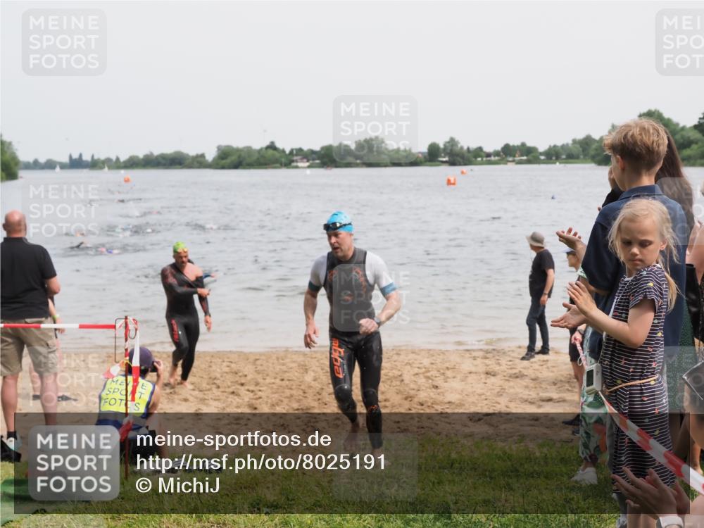 21.06.2025 - 27. Vierlanden-Triathlon MichiJ http://msf.ph/oto/8025191 15.06.2026 10:56:20 Schwimmen 702, 716, 730 meine-sportfotos.de