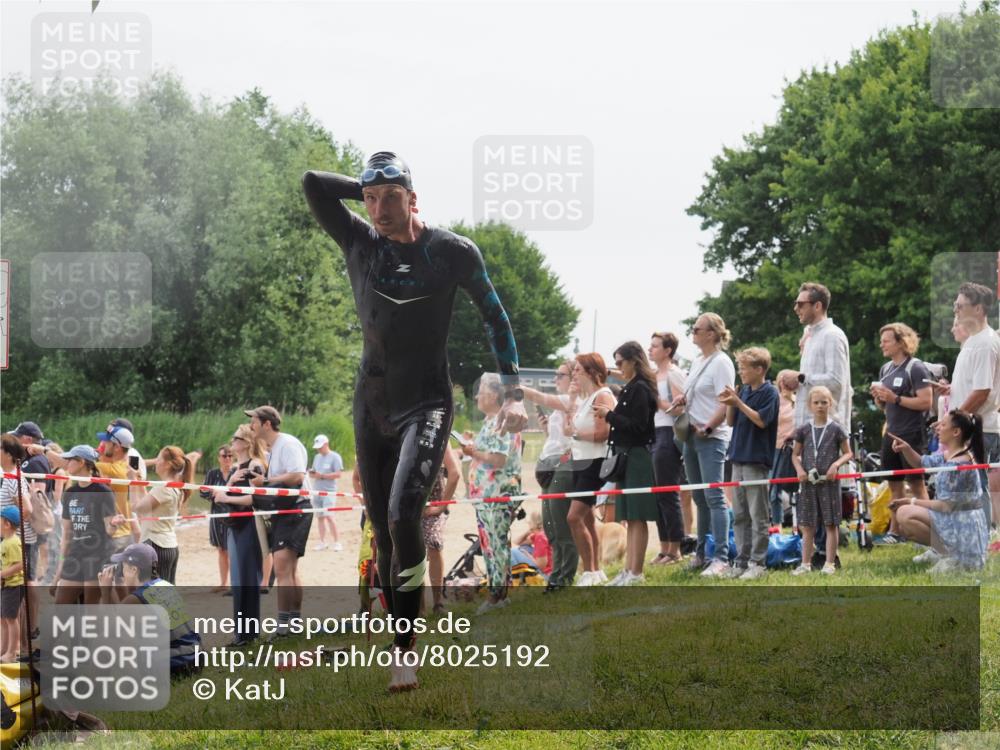 15.06.2025 - 27. Vierlanden-Triathlon KatJ http://msf.ph/oto/8025192 15.06.2025 10:58:25 Schwimmen 643, 710, 741, 769 meine-sportfotos.de