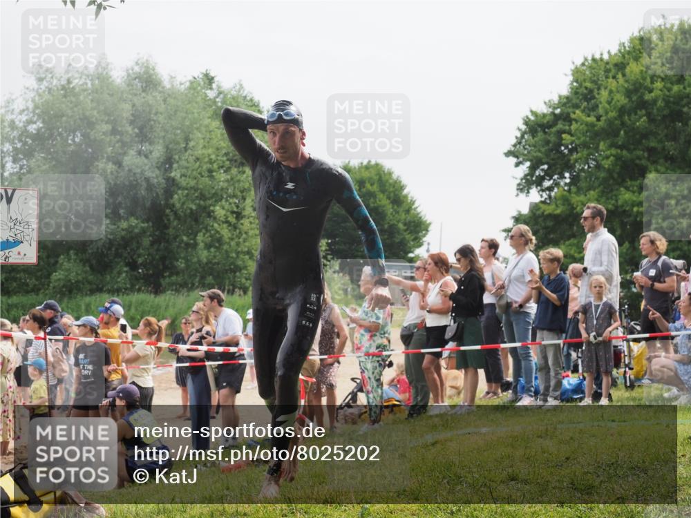 15.06.2025 - 27. Vierlanden-Triathlon KatJ http://msf.ph/oto/8025202 15.06.2025 10:58:25 Schwimmen 643, 710, 741, 769 meine-sportfotos.de