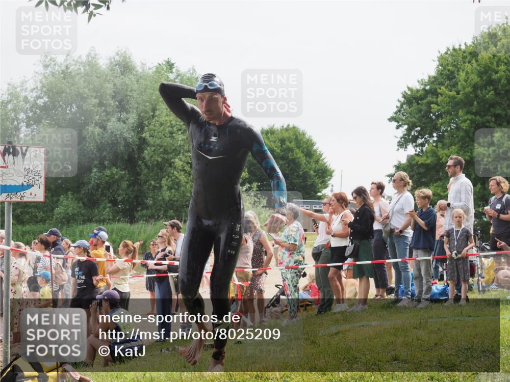 15.06.2025 - 27. Vierlanden-Triathlon KatJ http://msf.ph/oto/8025209 15.06.2025 10:58:25 Schwimmen 643, 710, 741, 769 meine-sportfotos.de