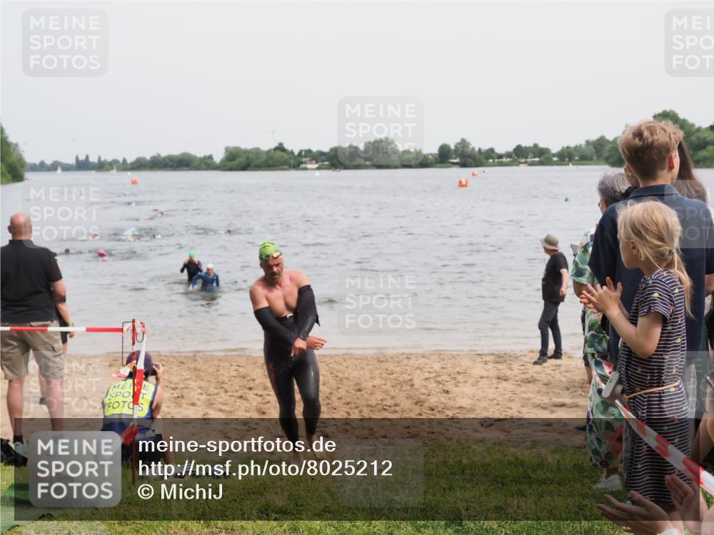 21.06.2025 - 27. Vierlanden-Triathlon MichiJ http://msf.ph/oto/8025212 15.06.2026 10:56:22 Schwimmen 716, 730, 771 meine-sportfotos.de