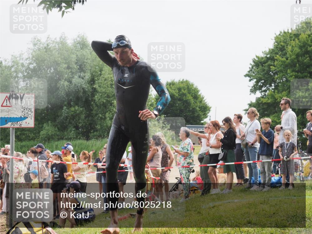 15.06.2025 - 27. Vierlanden-Triathlon KatJ http://msf.ph/oto/8025218 15.06.2025 10:58:26 Schwimmen 643, 710, 741, 769 meine-sportfotos.de