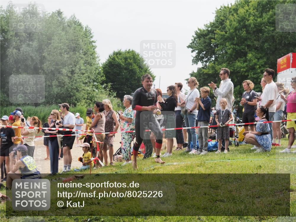 15.06.2025 - 27. Vierlanden-Triathlon KatJ http://msf.ph/oto/8025226 15.06.2025 10:58:29 Schwimmen 643, 710, 732, 741, 769 meine-sportfotos.de