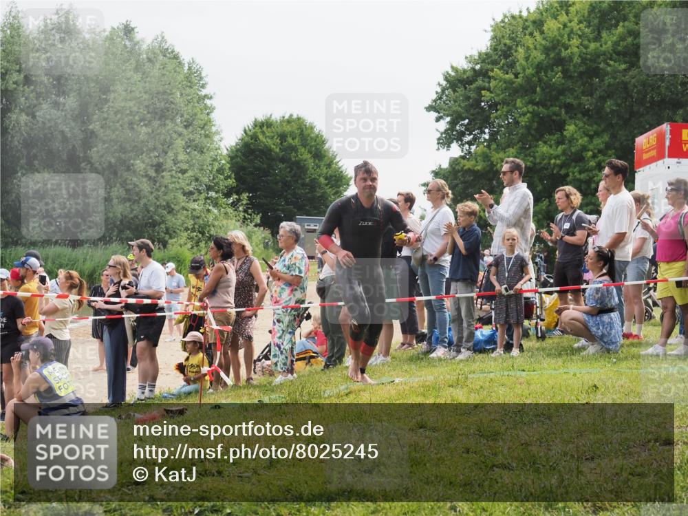 15.06.2025 - 27. Vierlanden-Triathlon KatJ http://msf.ph/oto/8025245 15.06.2025 10:58:29 Schwimmen 643, 710, 732, 741, 769 meine-sportfotos.de