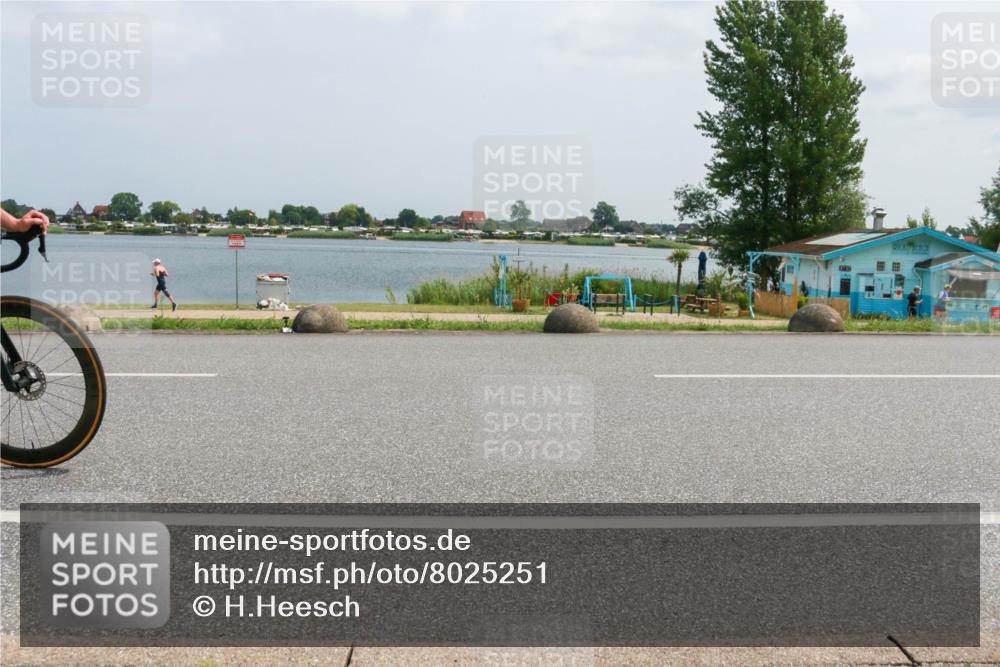 21.06.2025 - 27. Vierlanden-Triathlon H.Heesch http://msf.ph/oto/8025251 15.06.2025 12:06:09 Radfahren 205, 676 meine-sportfotos.de
