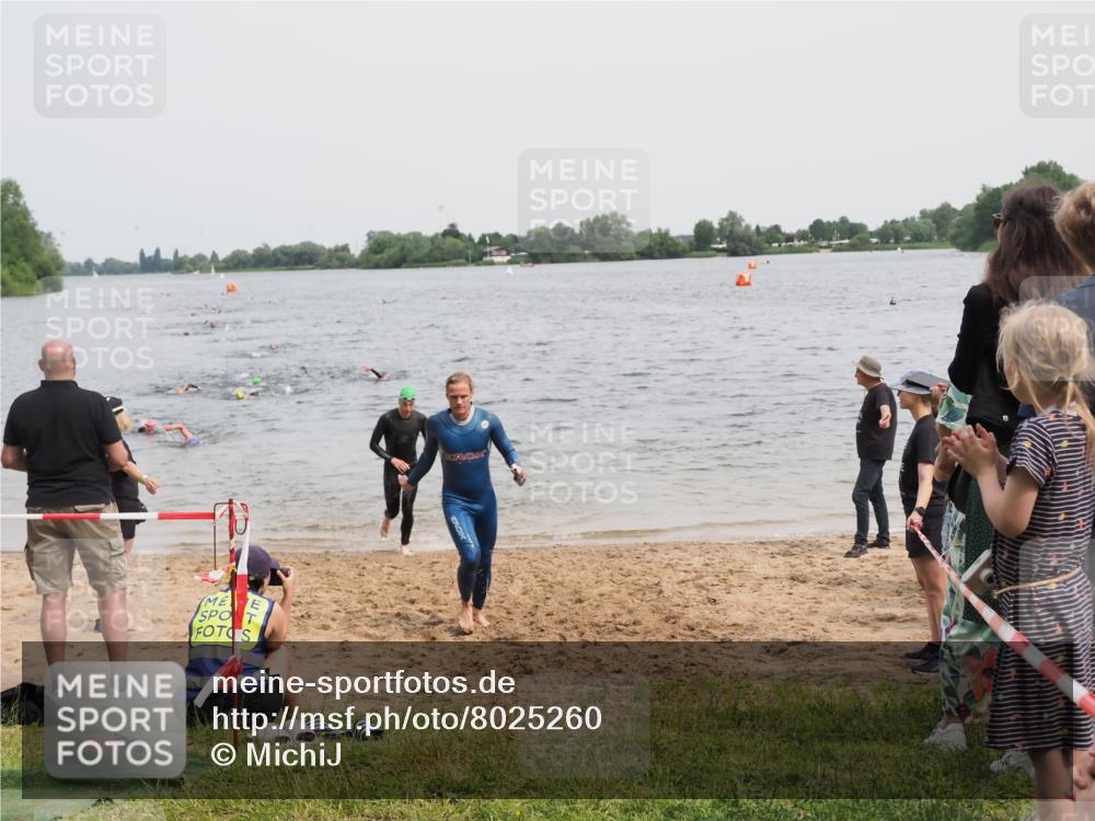 21.06.2025 - 27. Vierlanden-Triathlon MichiJ http://msf.ph/oto/8025260 15.06.2026 10:56:29 Schwimmen 764, 771 meine-sportfotos.de