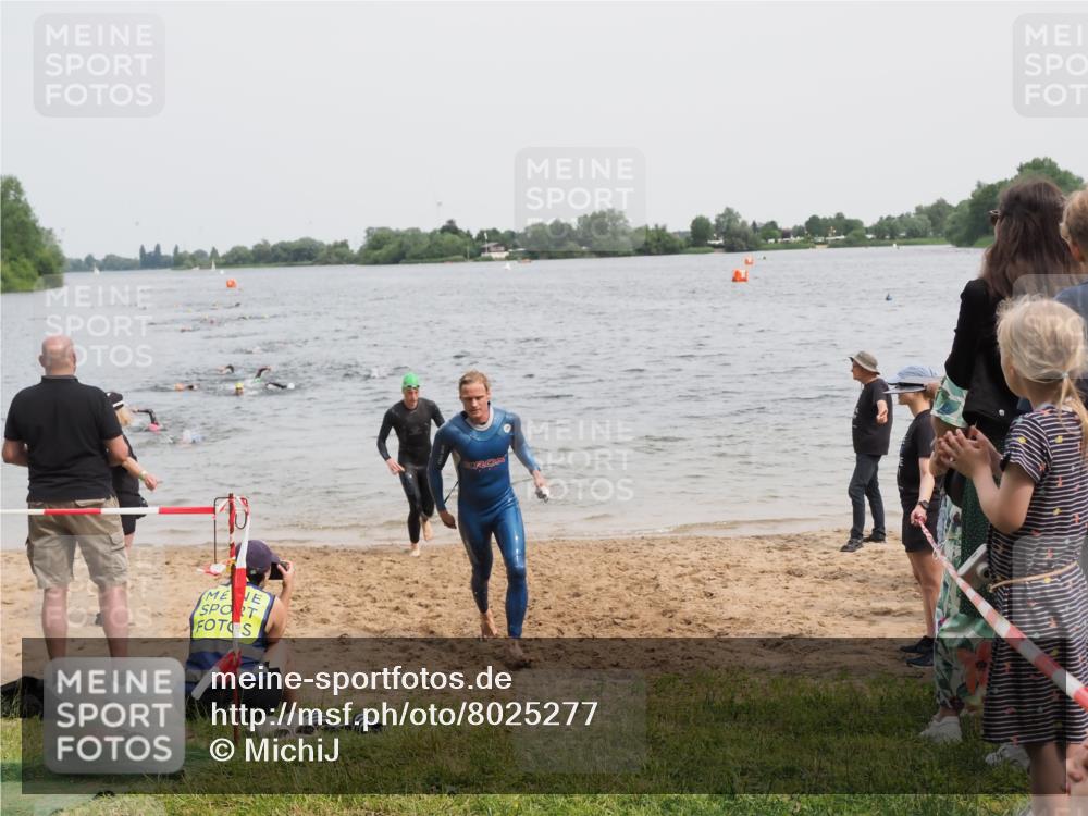 21.06.2025 - 27. Vierlanden-Triathlon MichiJ http://msf.ph/oto/8025277 15.06.2026 10:56:30 Schwimmen 764, 771 meine-sportfotos.de