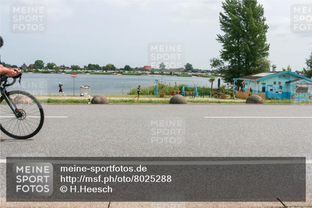 21.06.2025 - 27. Vierlanden-Triathlon H.Heesch http://msf.ph/oto/8025288 15.06.2025 12:06:20 Radfahren 639, 770, 890, 914 meine-sportfotos.de