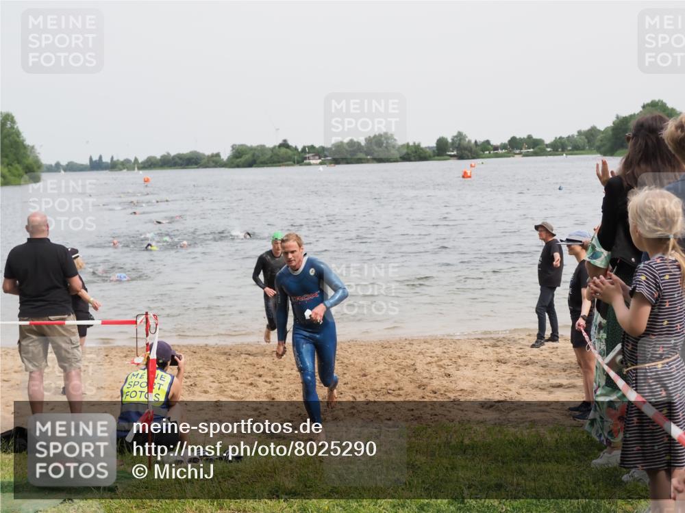 21.06.2025 - 27. Vierlanden-Triathlon MichiJ http://msf.ph/oto/8025290 15.06.2026 10:56:30 Schwimmen 764, 771 meine-sportfotos.de