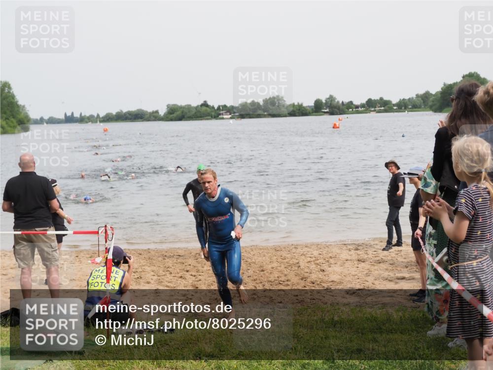 21.06.2025 - 27. Vierlanden-Triathlon MichiJ http://msf.ph/oto/8025296 15.06.2026 10:56:30 Schwimmen 764, 771 meine-sportfotos.de