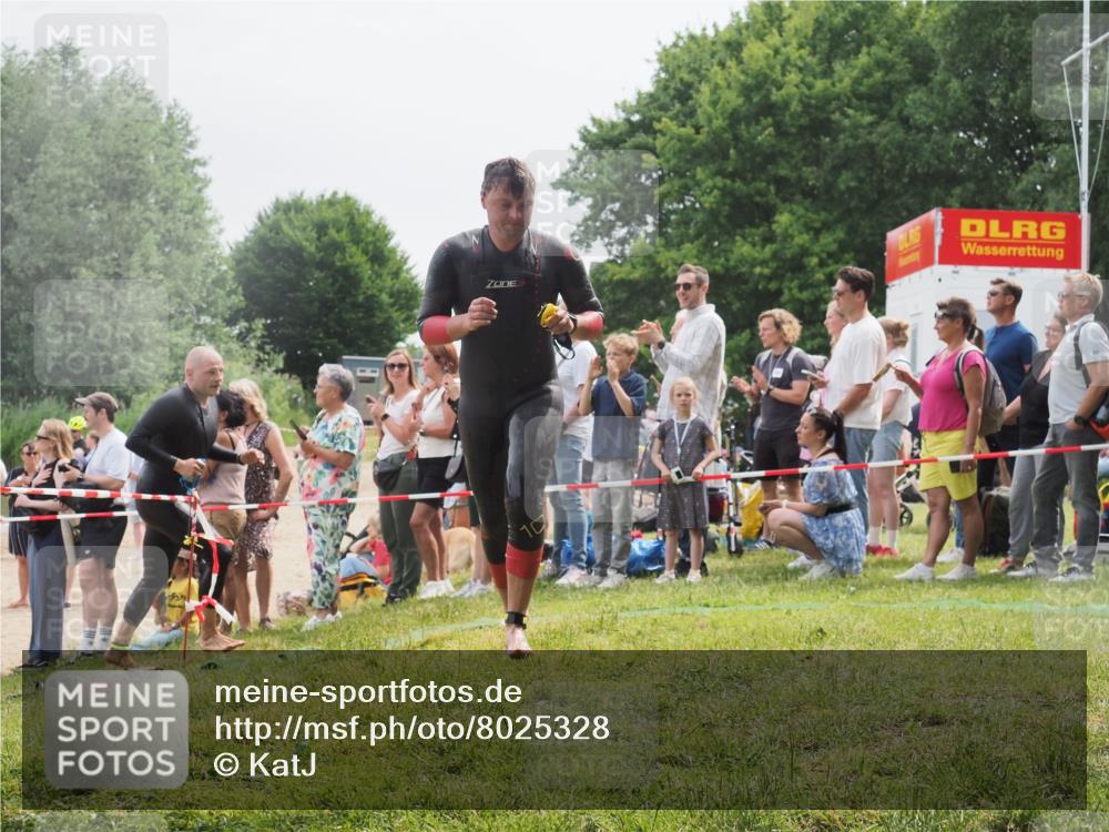 15.06.2025 - 27. Vierlanden-Triathlon KatJ http://msf.ph/oto/8025328 15.06.2025 10:58:30 Schwimmen 643, 710, 732, 741 meine-sportfotos.de